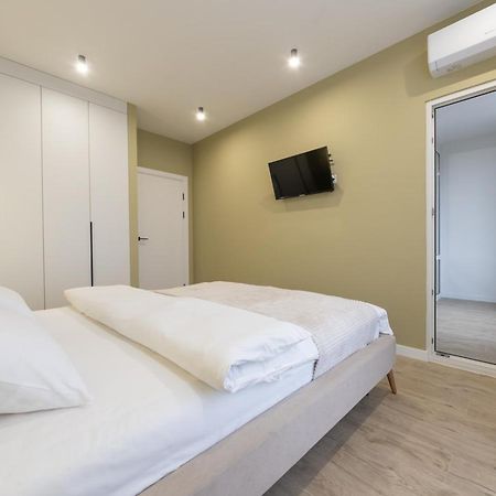 Luxury Apartment Near Metro Station Osokorky Kiev Exterior foto