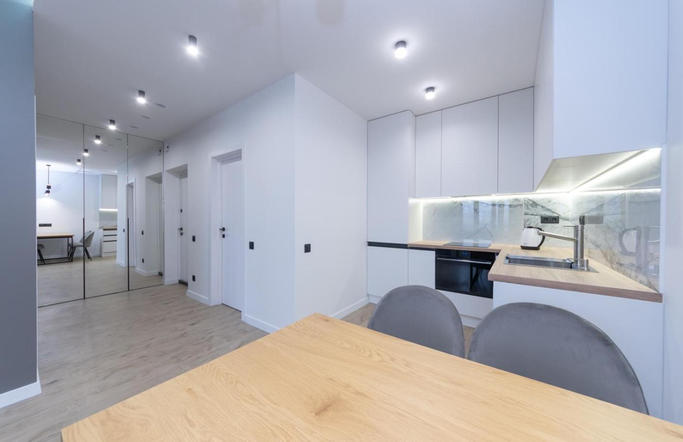 Luxury Apartment Near Metro Station Osokorky Kiev Exterior foto