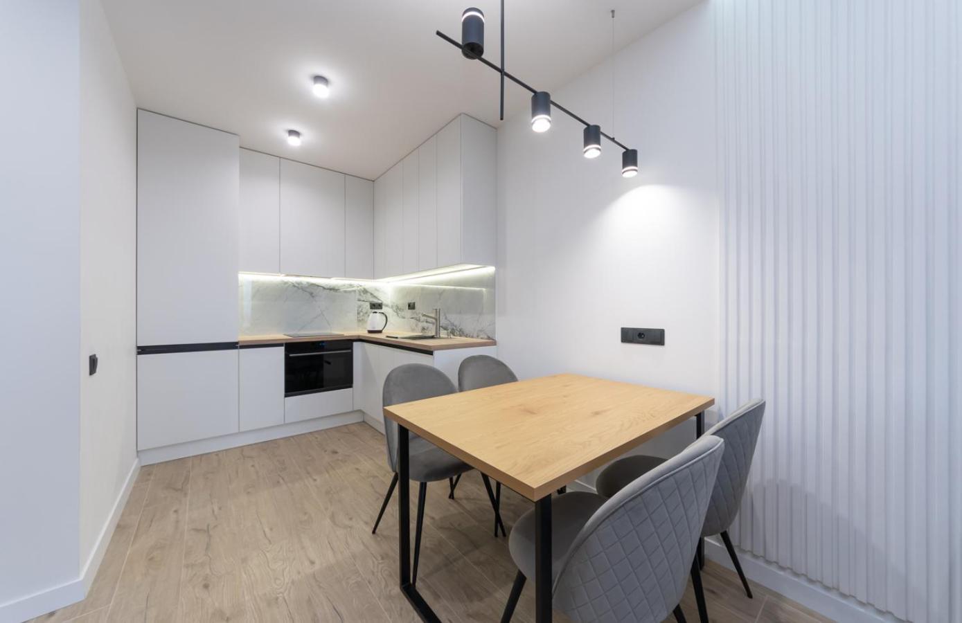 Luxury Apartment Near Metro Station Osokorky Kiev Exterior foto