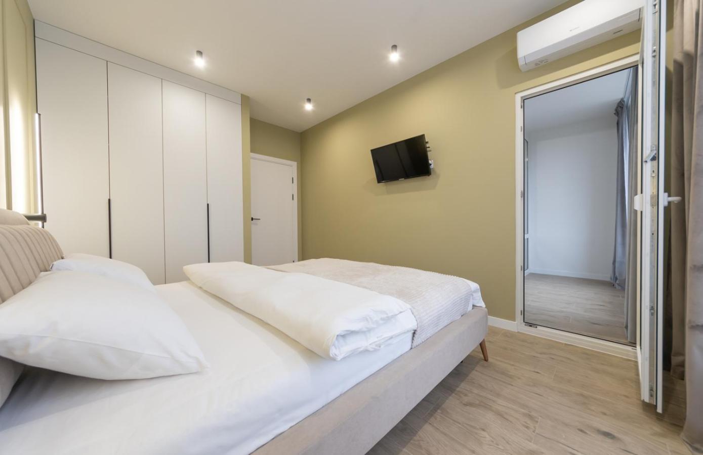 Luxury Apartment Near Metro Station Osokorky Kiev Exterior foto
