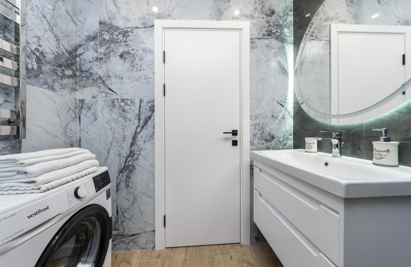 Luxury Apartment Near Metro Station Osokorky Kiev Exterior foto